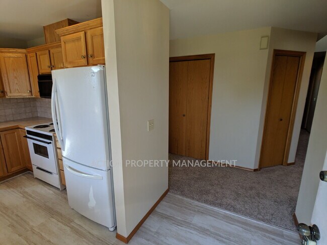 Building Photo - 3 bed 2 bath in Sherwood Village