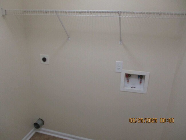 Building Photo - 228 Glade Ln