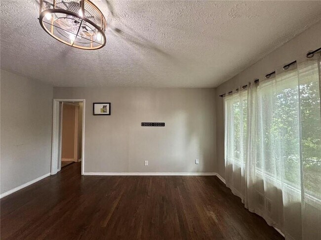 Building Photo - 4360 Glenwood Pkwy