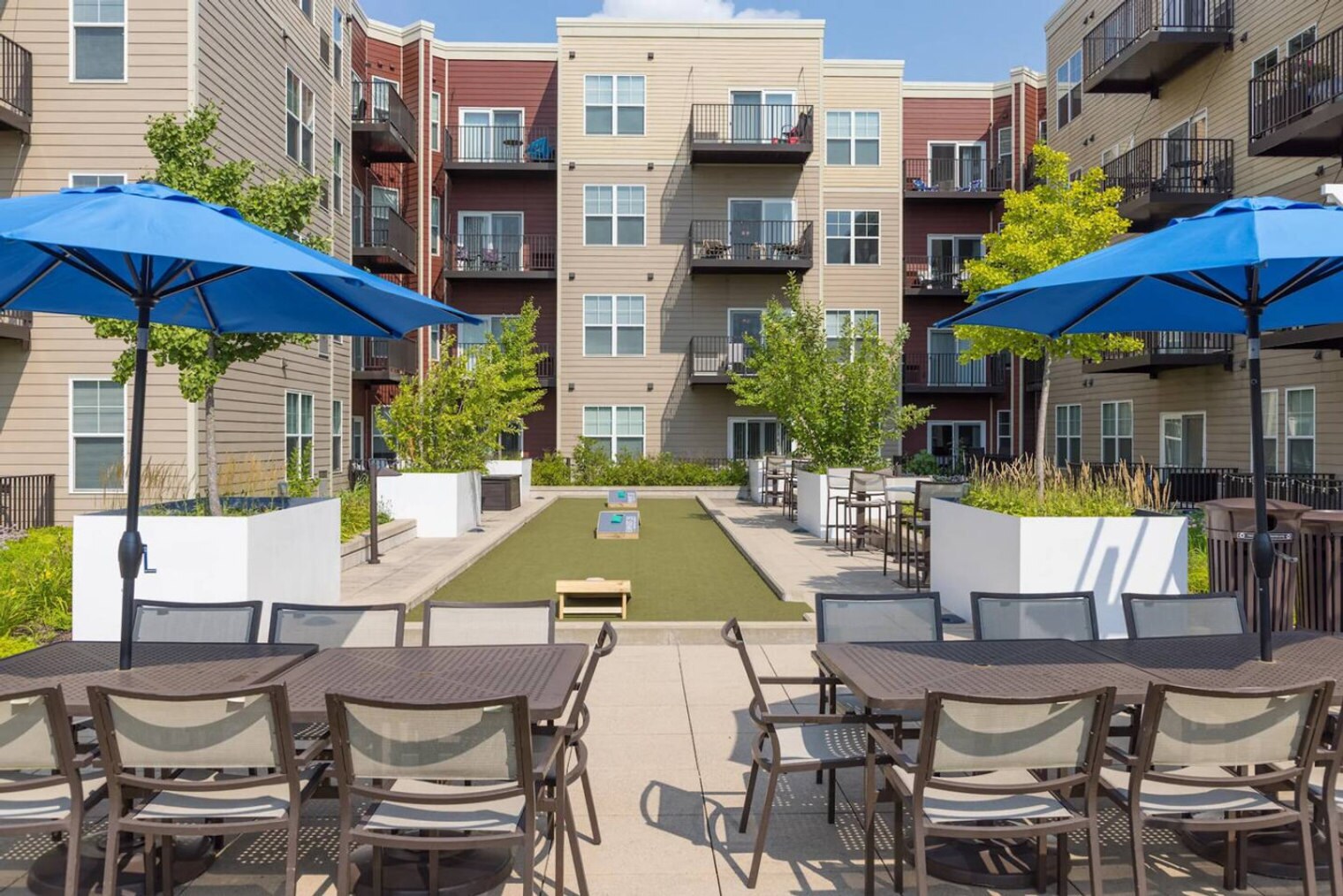 Building Photo - 255 N Addison Ave