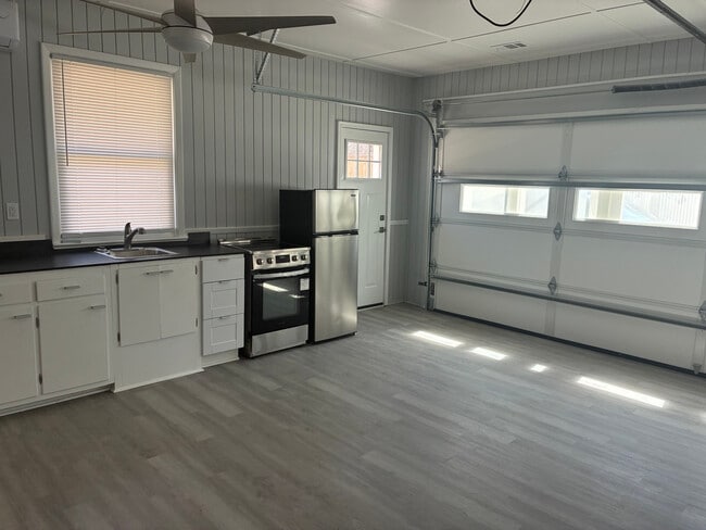 Building Photo - Room in Duplex on Union Rd SW