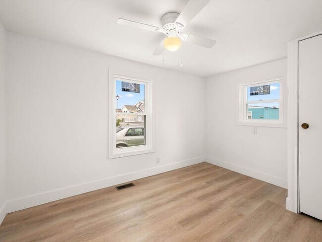 Building Photo - 36999 Blue Bill Dr