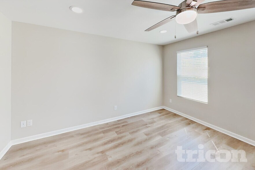 Building Photo - 1845 Belle Arbor Dr