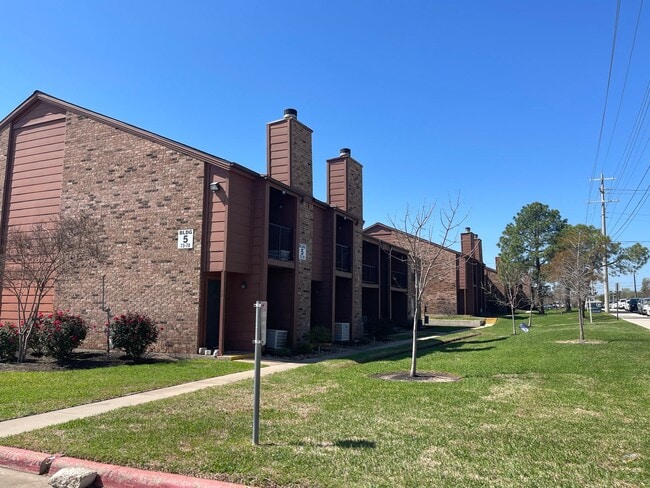 Building Photo - College Station - 2 bedroom / 2 bath downstairs condo at Cripple Creek Condos