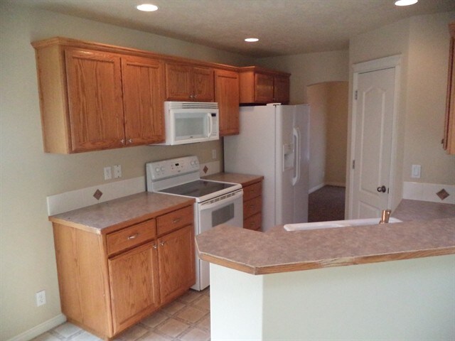 Building Photo - 1074 S New Summer Ave