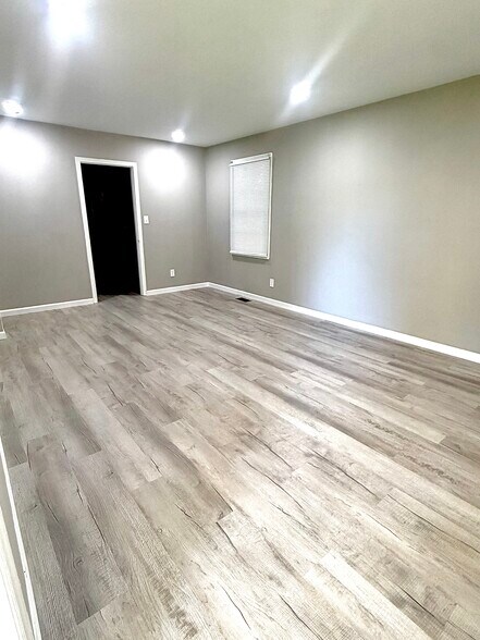 Living Room - modern luxury vinyl plank flooring and neutral paint throughout. - 112 Live Oak Dr
