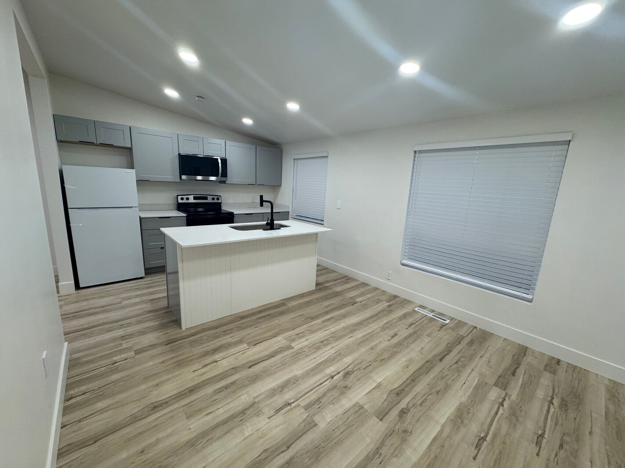 Building Photo - 2171 W Kirkham Way