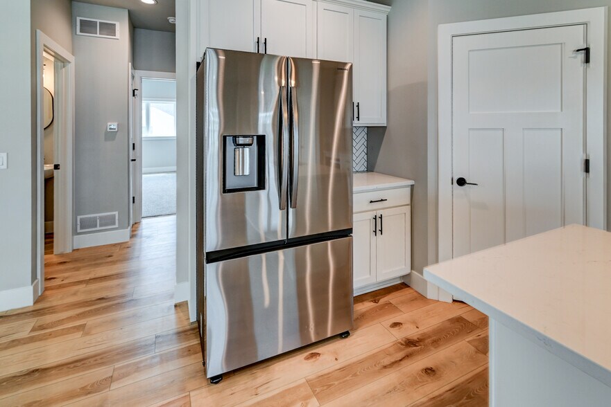 Building Photo - 4863 Lacy Rd