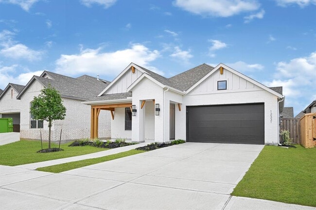 Building Photo - 12331 Palmetto Dr