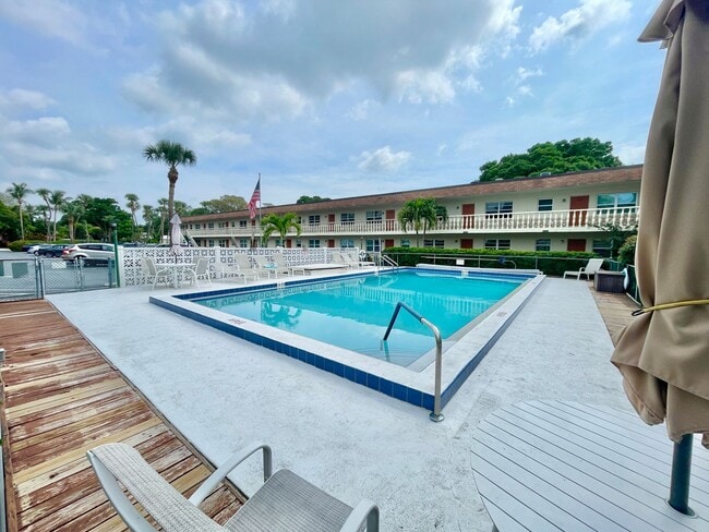 Building Photo - Available Mid October 2025 Fully Furnished...