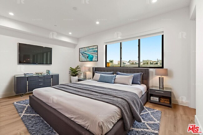 Building Photo - 1541 1/2 Hi Point St