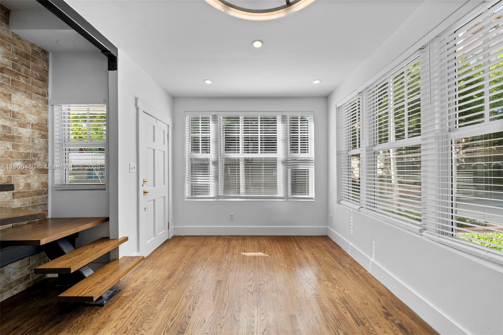 Building Photo - 739 2nd St