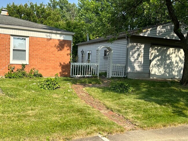 Building Photo - 8101 Shibler Dr