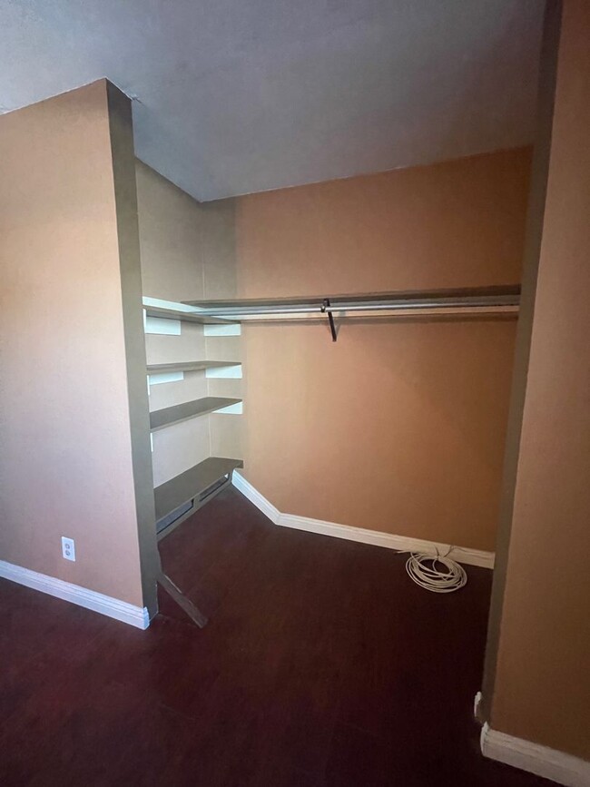 Building Photo - Cozy 2b/1.5ba Townhome in Anaheim