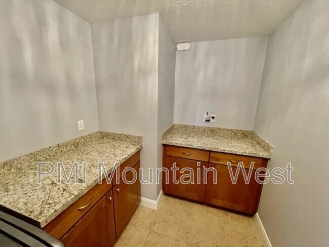 Building Photo - 88 S 900 E