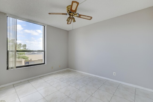 Building Photo - 6751 N University Dr