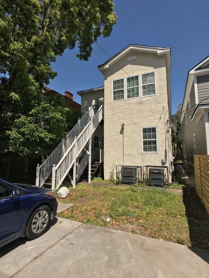 Building Photo - 825 E Henry St