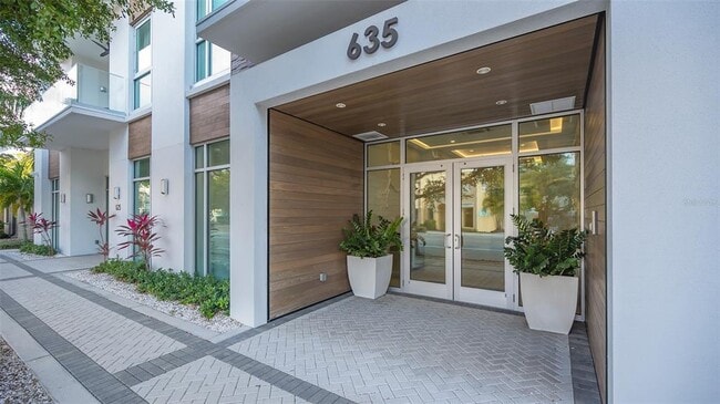 Building Photo - 635 S Orange Ave