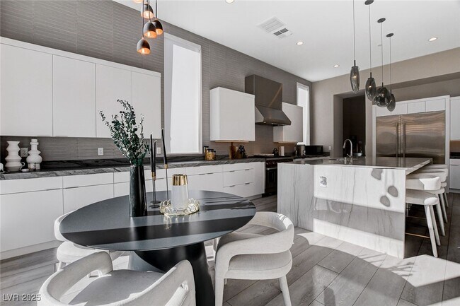 Building Photo - 5289 Feathertop Dr