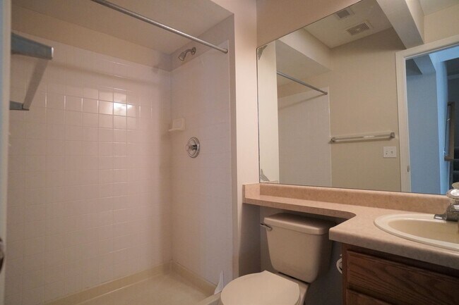 Building Photo - 3430 MacGregor Dr