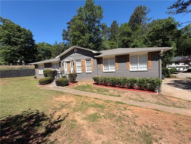 Building Photo - 3336 Camelot Dr NE