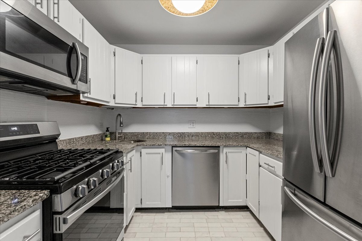 Building Photo - 559 W Surf St