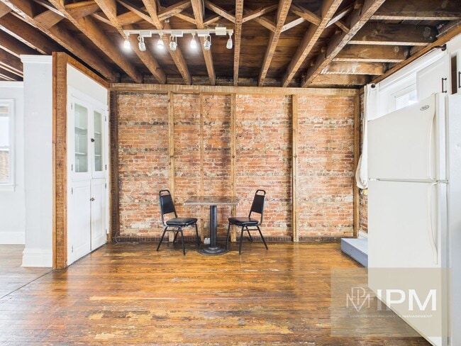 Building Photo - 219 S Union St