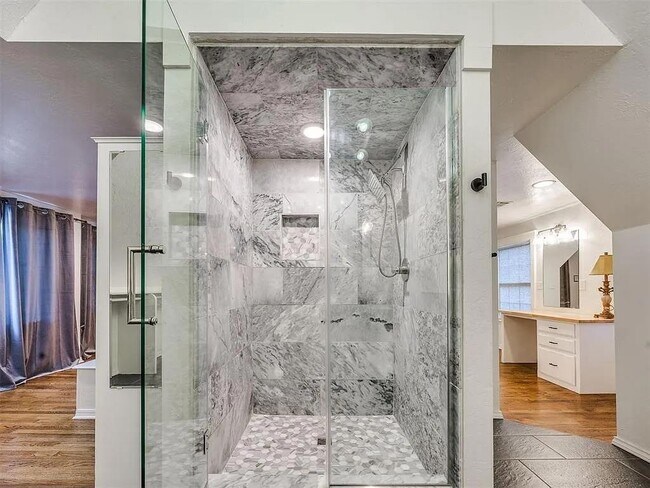 Building Photo - 1017 McFarland St