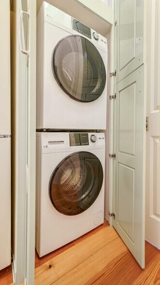 Building Photo - 604 Baronne St