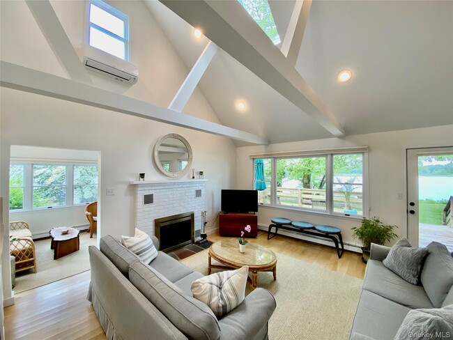 Building Photo - 1875 Bayview Ave