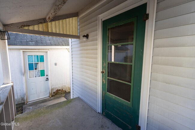 Building Photo - 104 Lawrence St