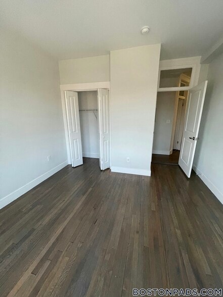 Building Photo - 77 Park Dr