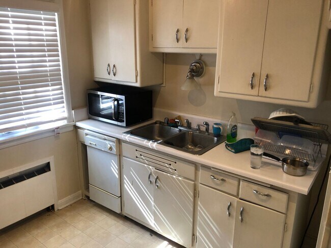 Interior Photo - 512-524 E Henry Clay St - 12 Family