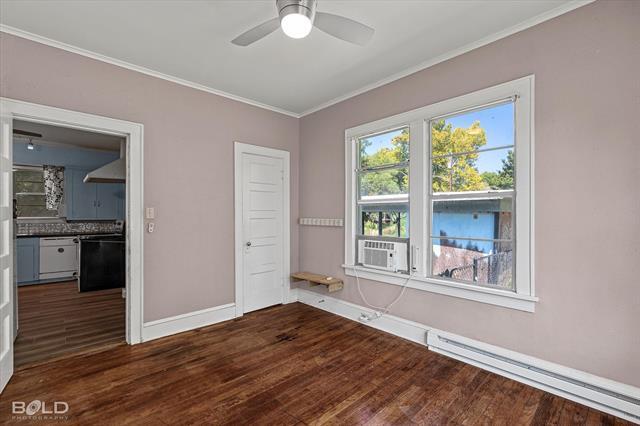 Building Photo - 202 E Elmwood St