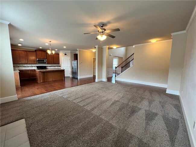 Building Photo - 3550 Golden Gate Ln