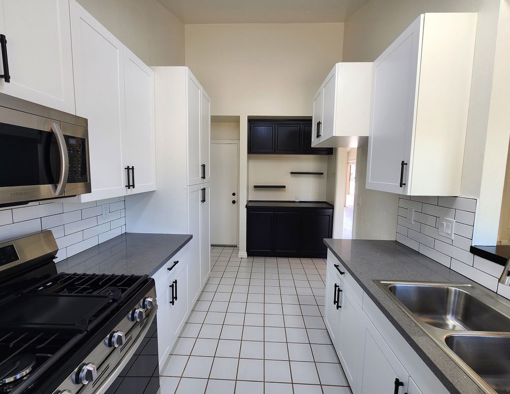 Building Photo - 80 N Lucas Ct