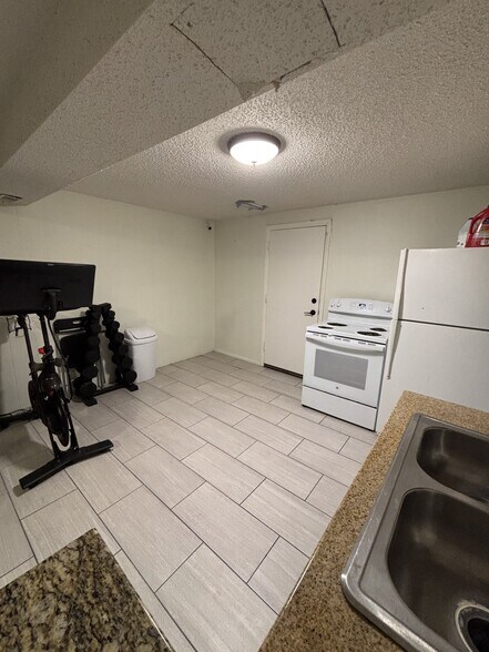 Building Photo - 125 W 8710 S