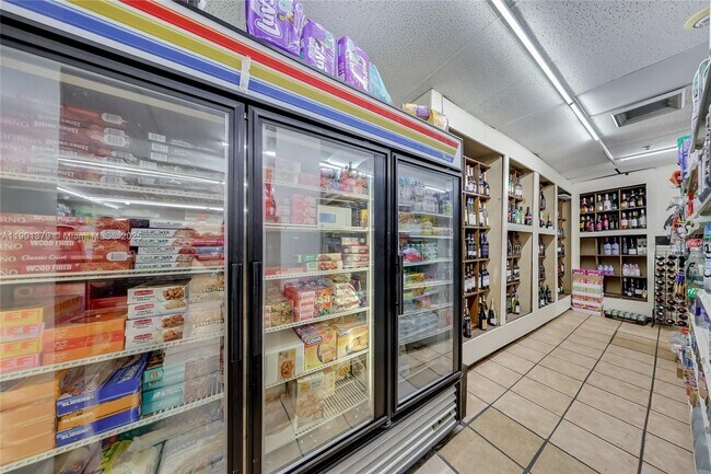 Building Photo - 2333 Brickell Ave