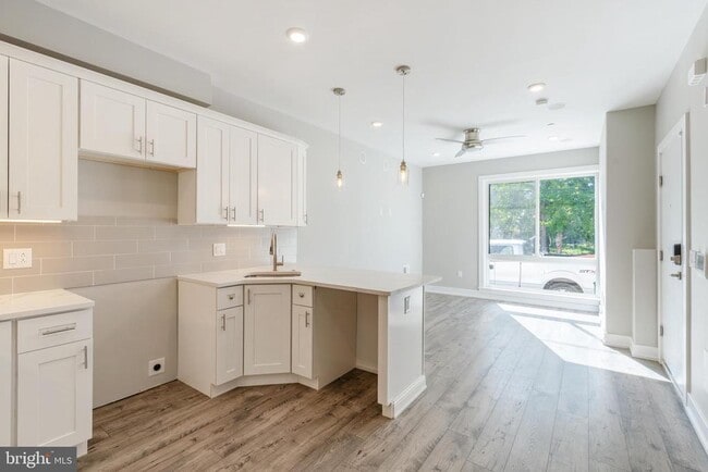 Building Photo - 2339 N 10th St