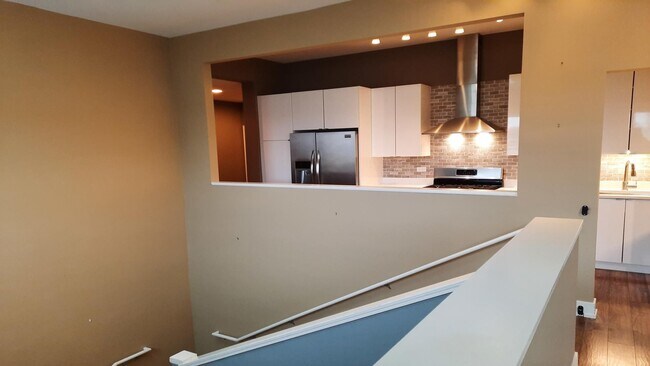 Building Photo - Elevate Your Lifestyle, Stunning 3-Bedroom Loft in Evanston