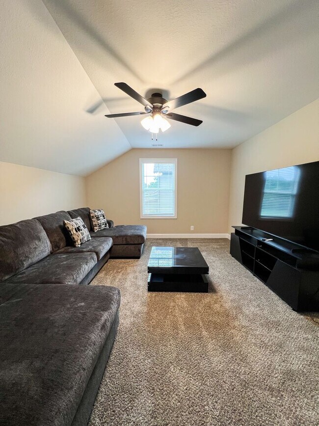 Building Photo - Move-In Specials Available! Beautiful Sing...