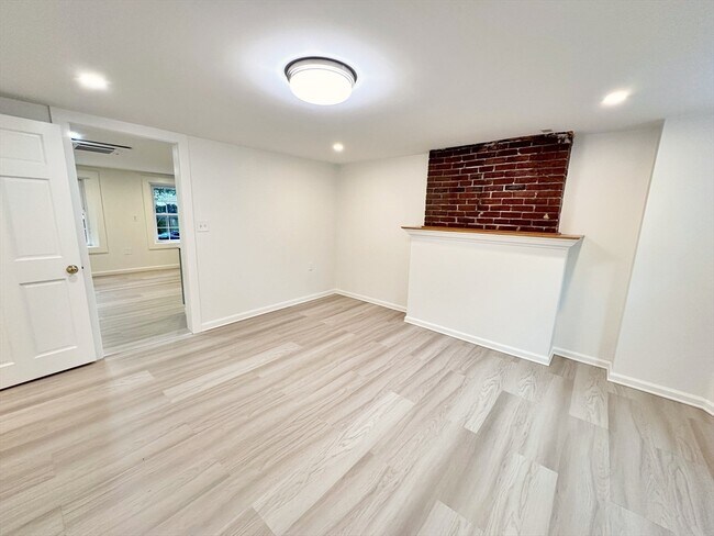 Building Photo - 420 Sumner St