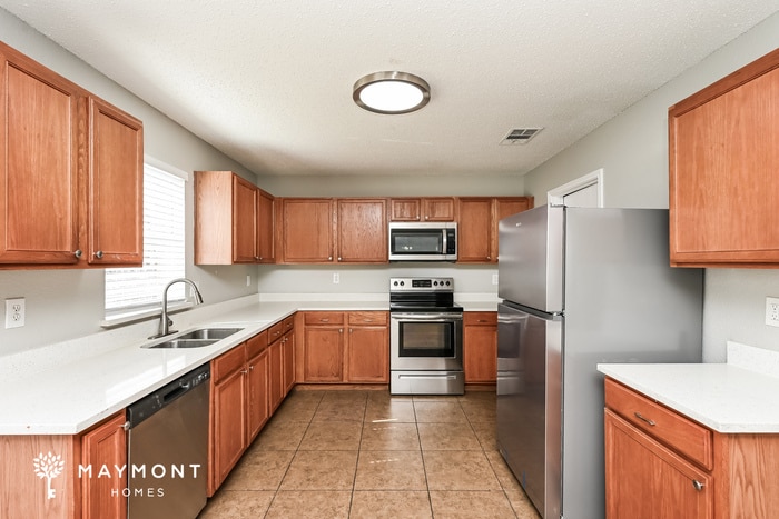 Building Photo - 525 Linacre Dr