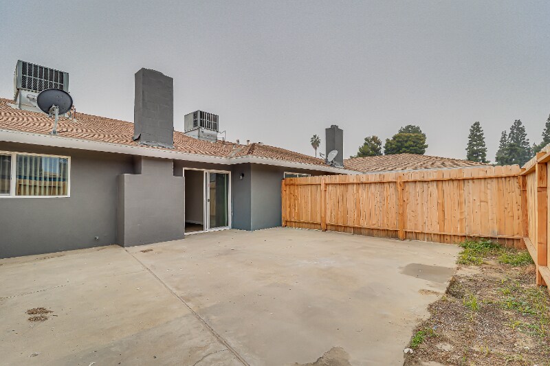 Building Photo - 1013 Mira Loma Dr