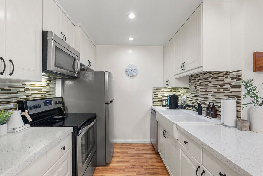 Building Photo - 7742 Redlands St