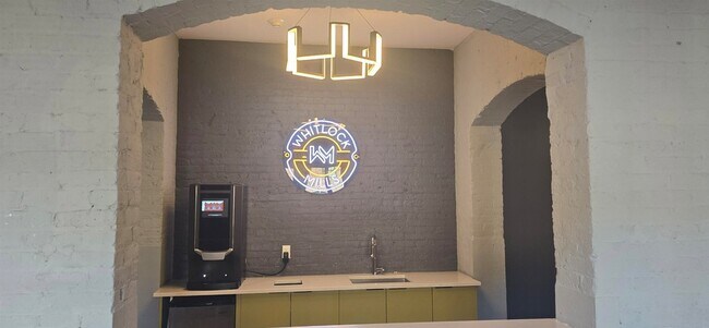 Building Photo - 160 Lafayette St