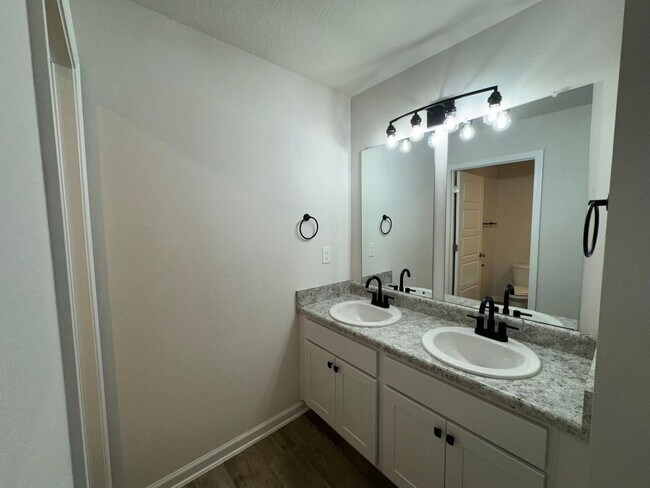 Building Photo - Pensacola/Beulah - Bridlewood - 5 bedroom,...