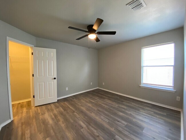 Building Photo - Beautiful Home in Redbird Ranch