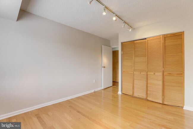 Building Photo - 200 N Pickett St