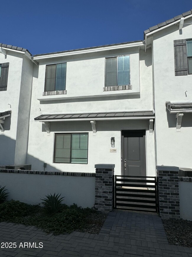 Primary Photo - 3230 E Thomas Rd